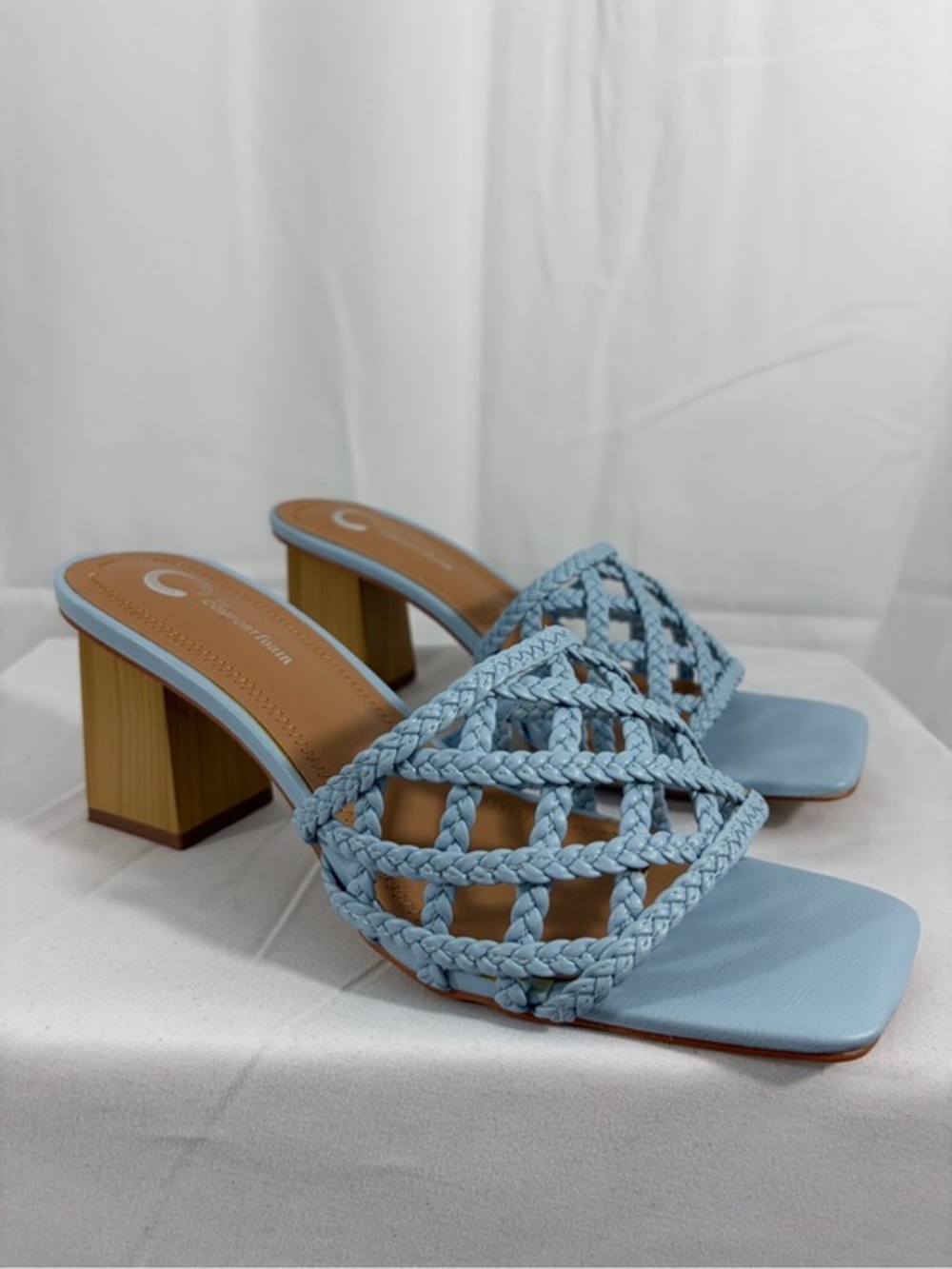NWT Tru Women’s Size 10 Light Blue Braided Block 2.5 Inch Heel Sandals